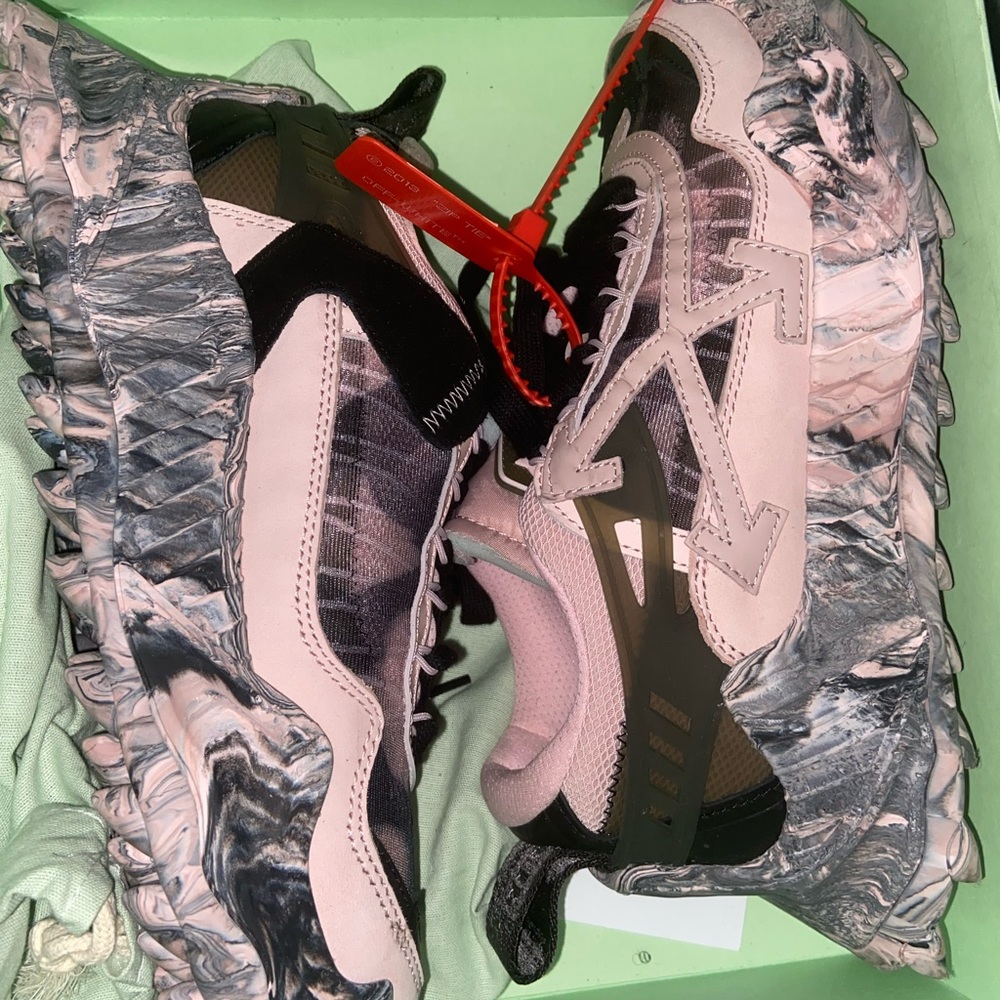Off white women sneakers